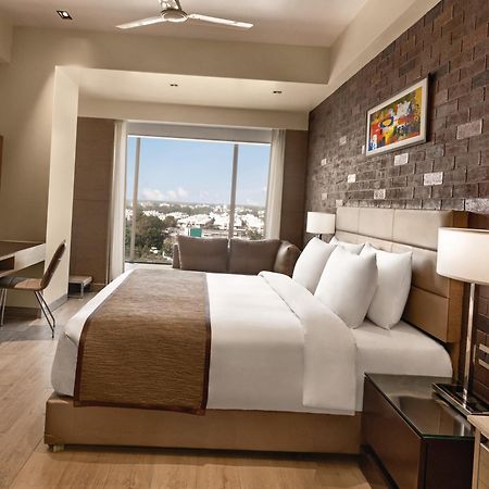 Отель Wyndham Ahmedabad Shela Экстерьер фото
