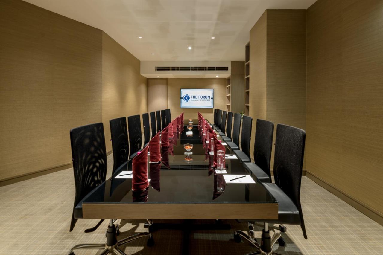 Отель Wyndham Ahmedabad Shela Экстерьер фото