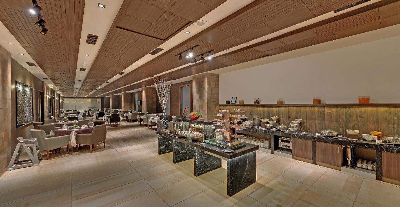 Отель Wyndham Ahmedabad Shela Экстерьер фото