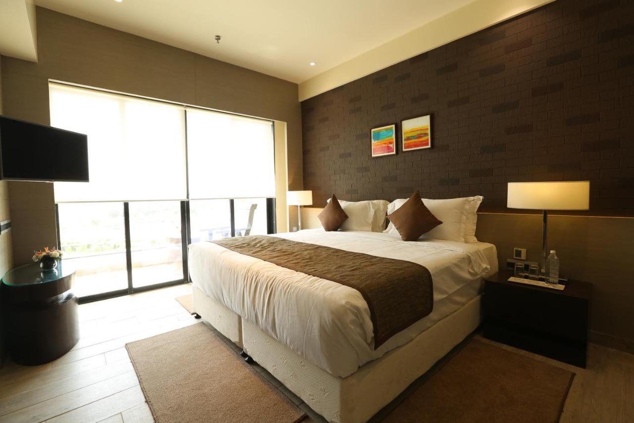 Отель Wyndham Ahmedabad Shela Экстерьер фото
