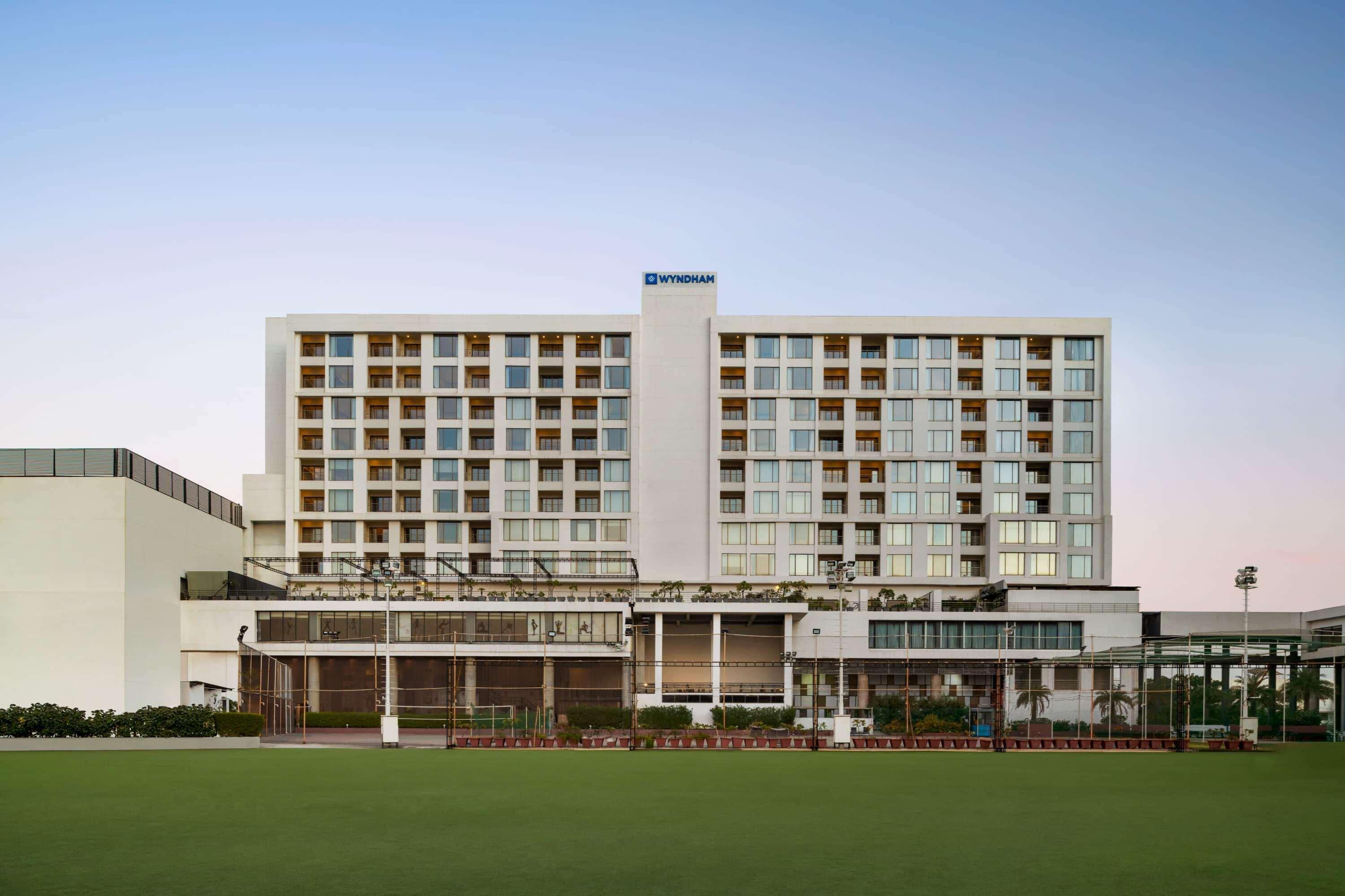 Отель Wyndham Ahmedabad Shela Экстерьер фото