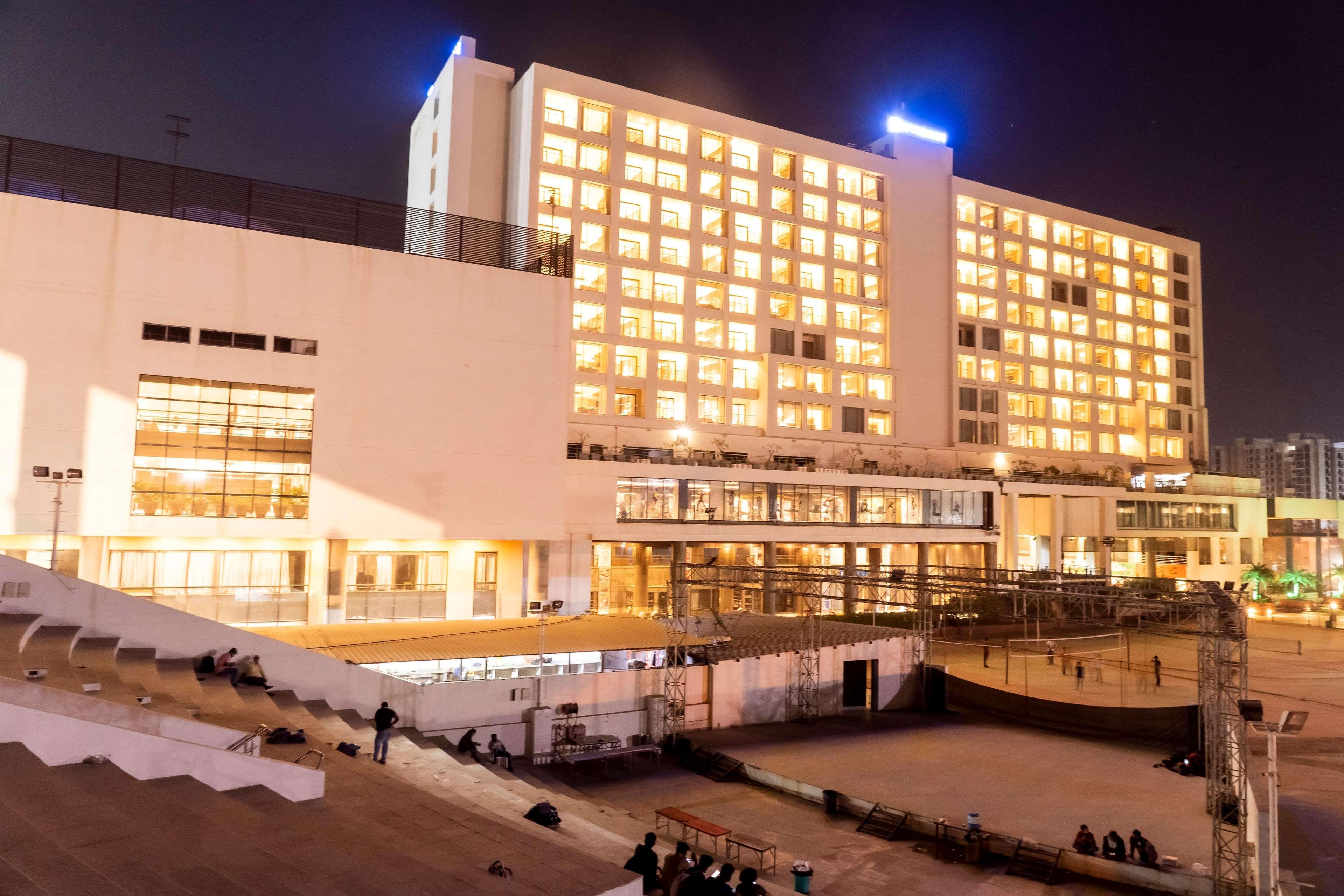 Отель Wyndham Ahmedabad Shela Экстерьер фото