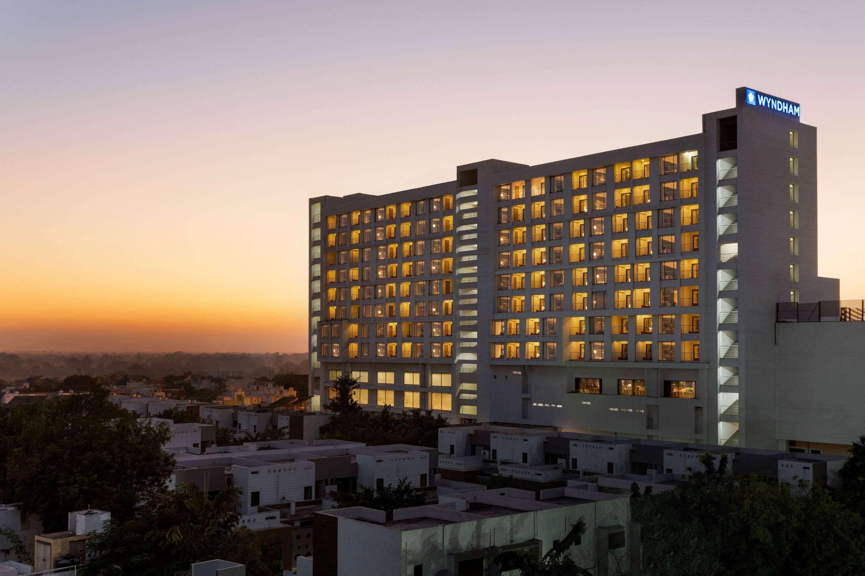 Отель Wyndham Ahmedabad Shela Экстерьер фото