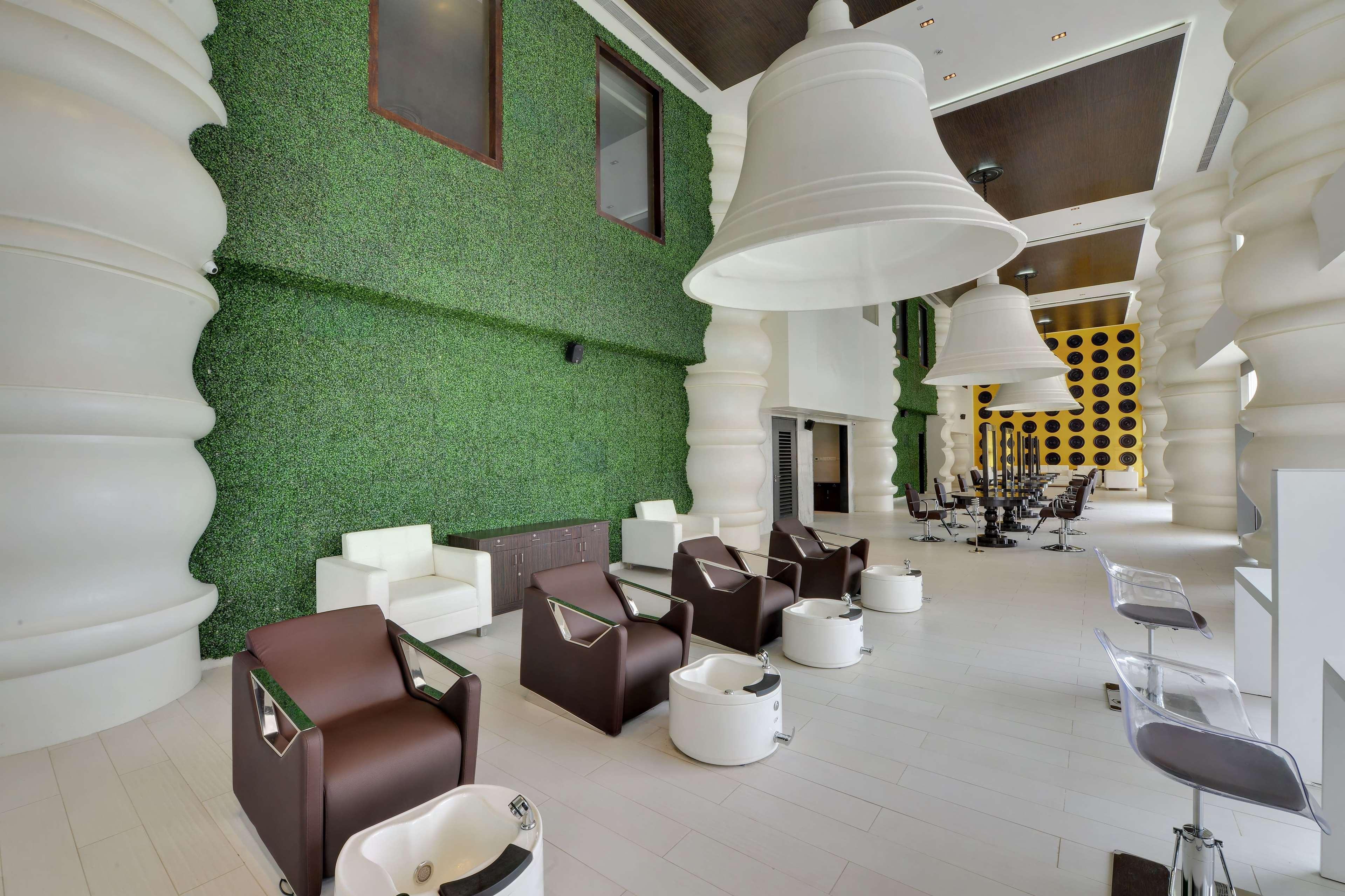 Отель Wyndham Ahmedabad Shela Экстерьер фото
