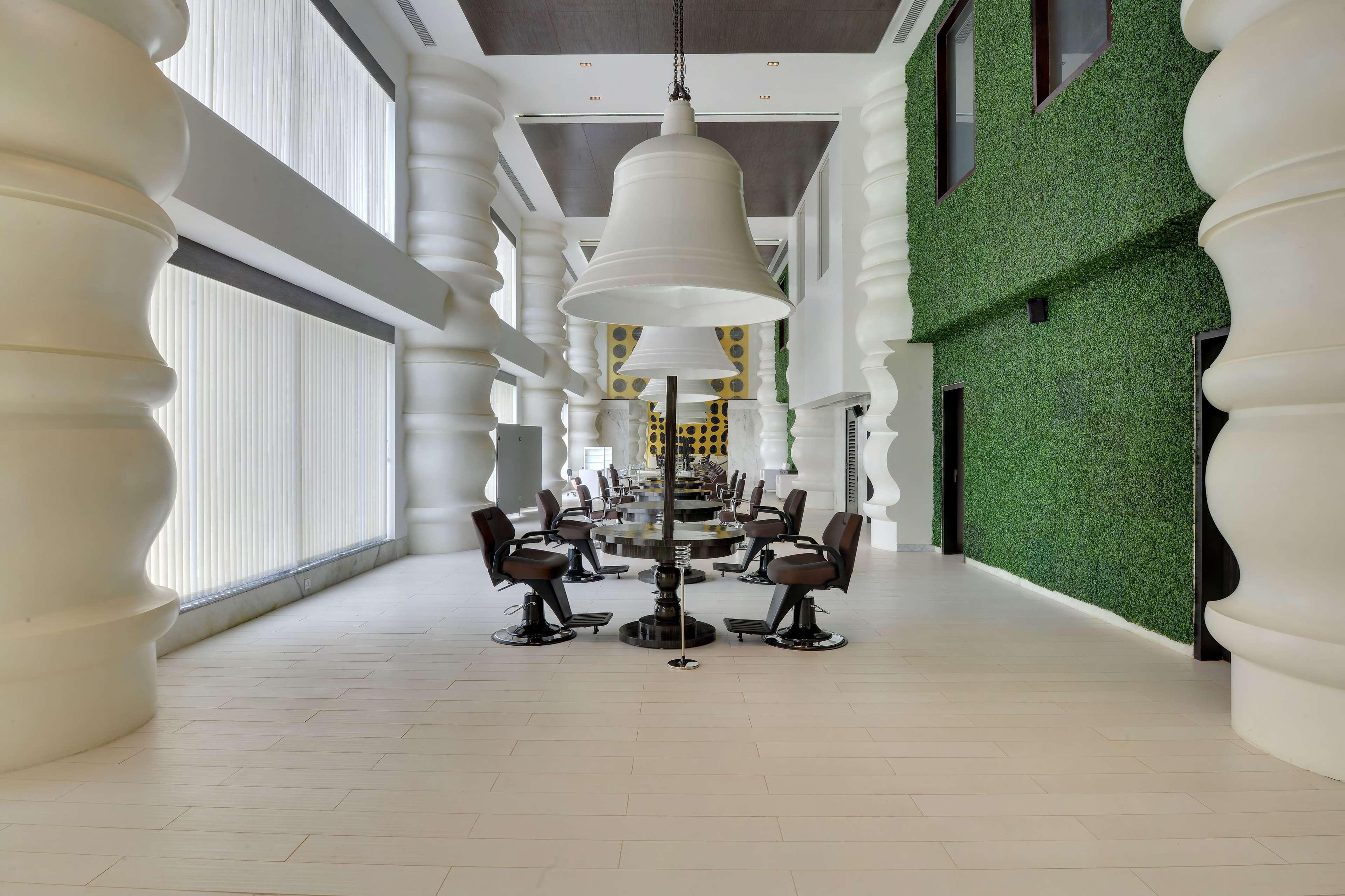 Отель Wyndham Ahmedabad Shela Экстерьер фото