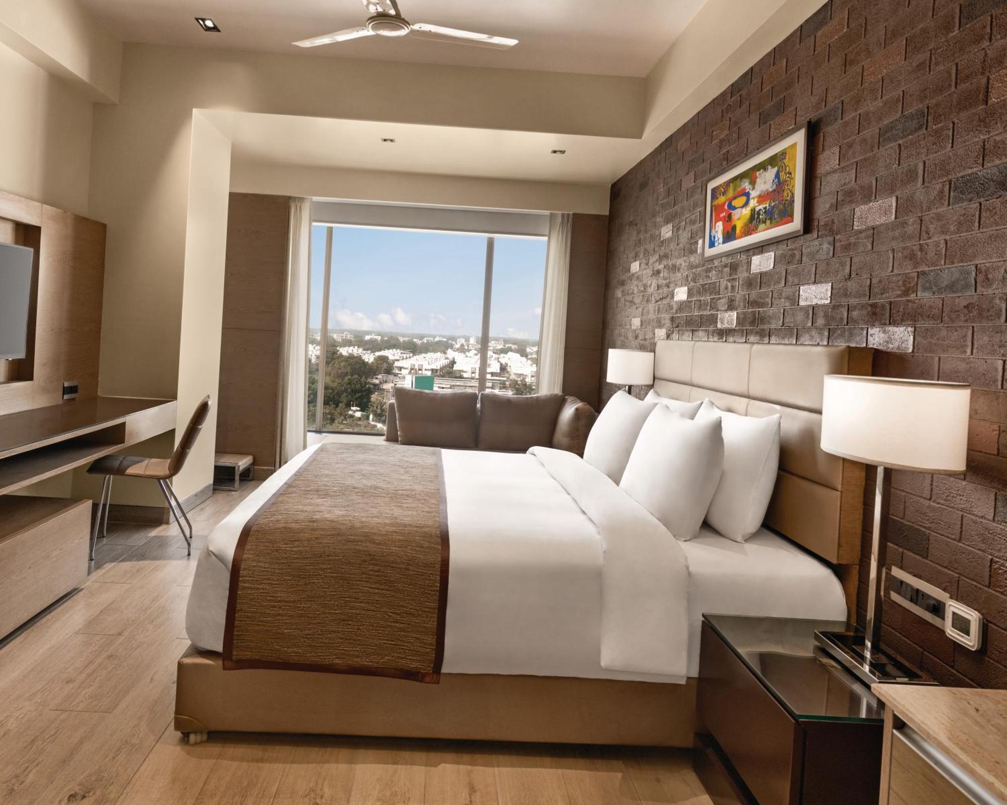 Отель Wyndham Ahmedabad Shela Экстерьер фото