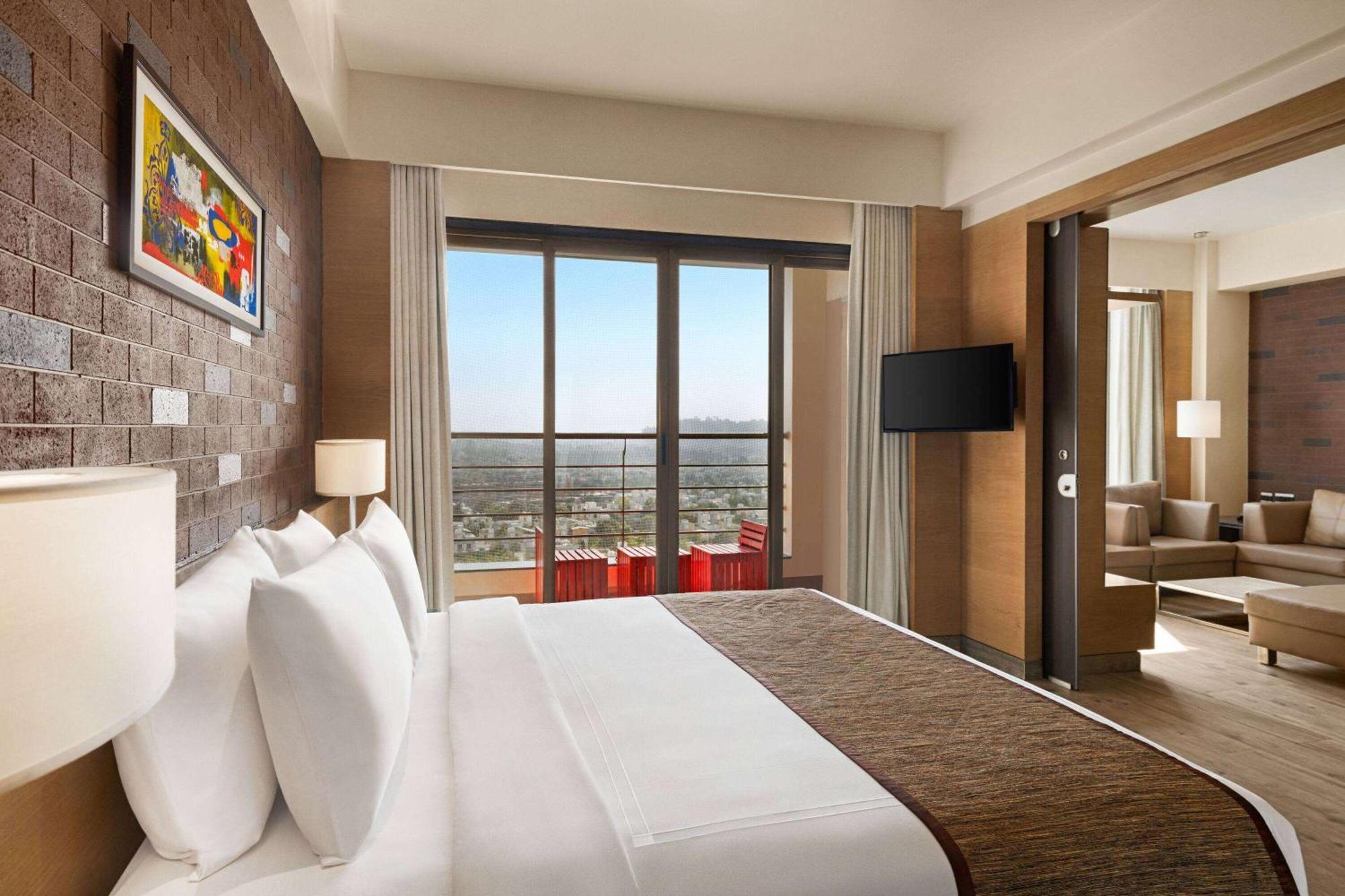 Отель Wyndham Ahmedabad Shela Экстерьер фото